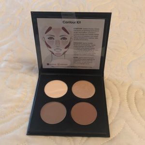GLO Minerals contour kit with contouring brush